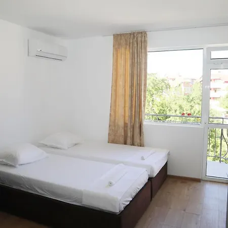 게스트하우스 Къща За Гости Равда 3*