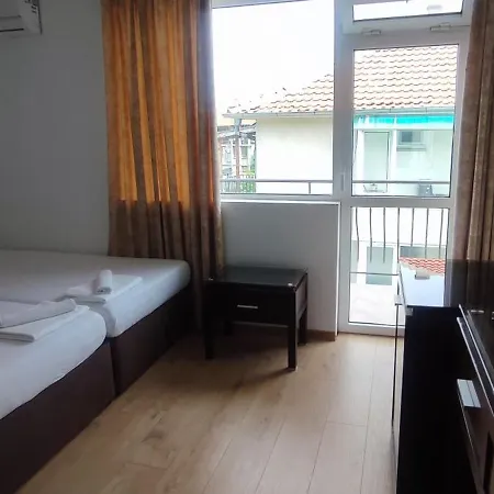 게스트하우스 Къща За Гости Равда